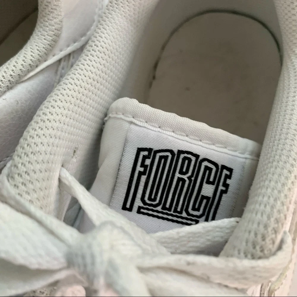 Nike Force white unisex sneakers Size 5.5Y is equivalent to a women’s size 6.5-7